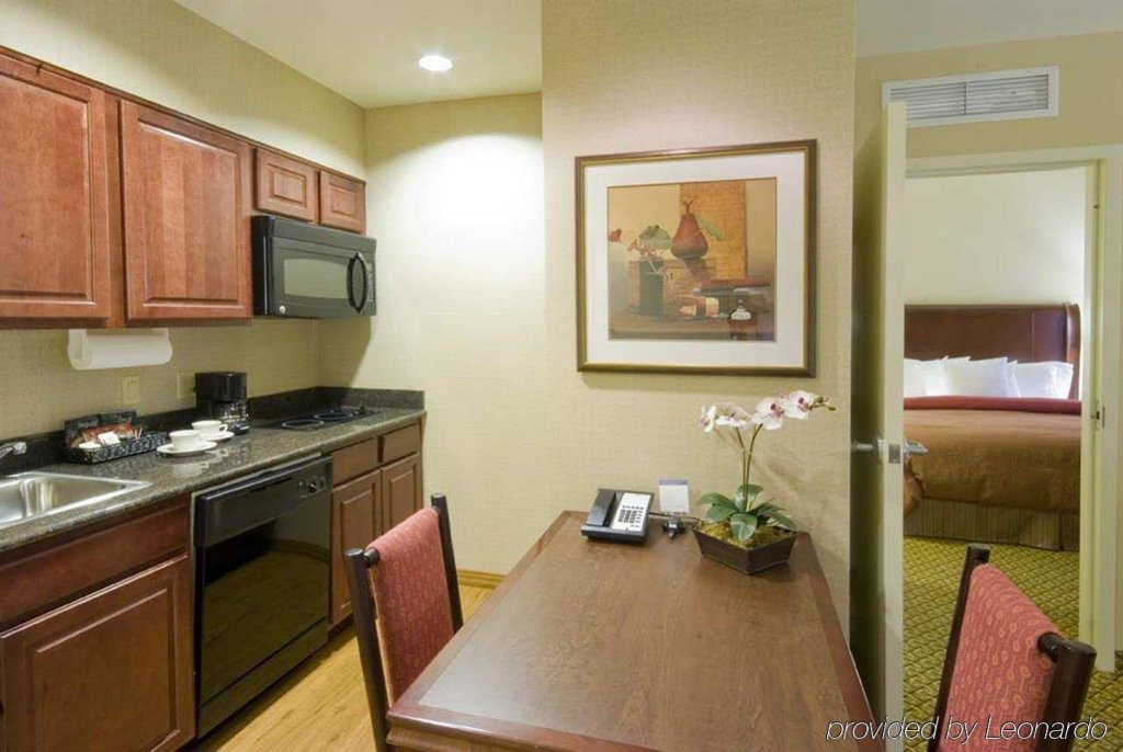 Фото Homewood Suites by Hilton Miami Airport West