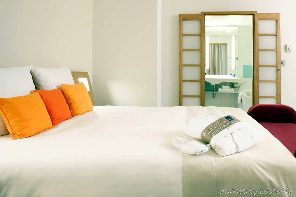 Фото Novotel Cardiff Centre