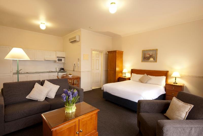 Фото Majestic Tynte Street Hotel