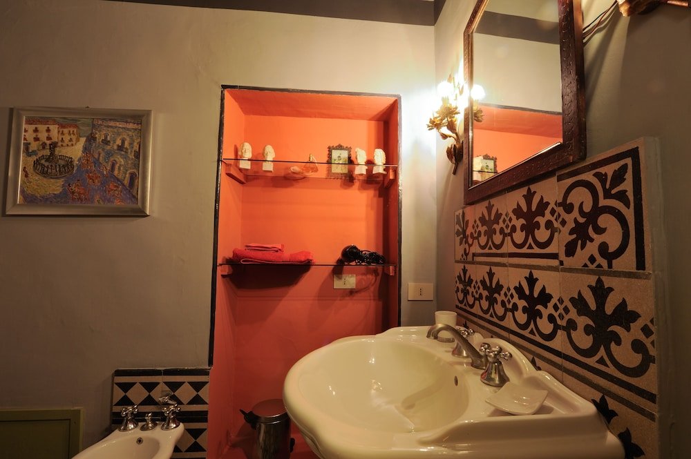 Фото The Home of the Genius Between Art, Culture and Food