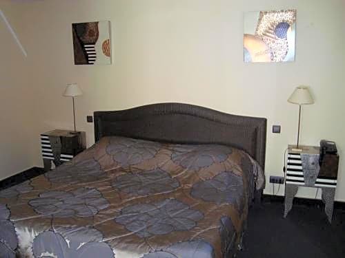 Фото Logis Hôtel de la Croix d'Or