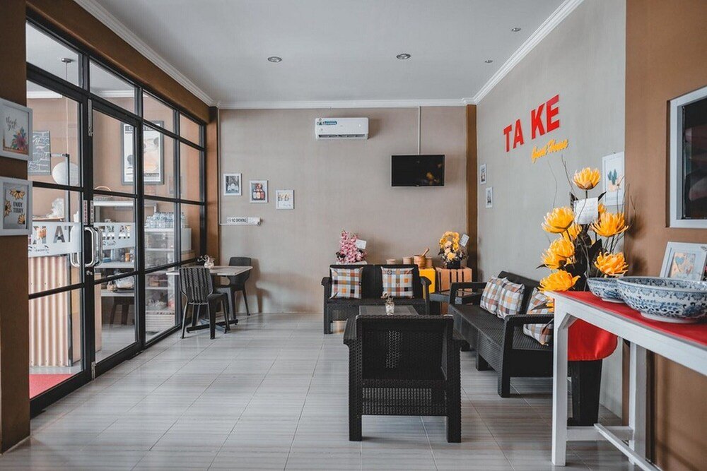 Фото Urbanview Hotel Ta Ke Jelutung Jambi