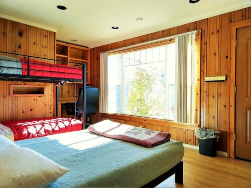 Гостиница Bunk+Brew Historic Lucas House - Hostel в Бенде