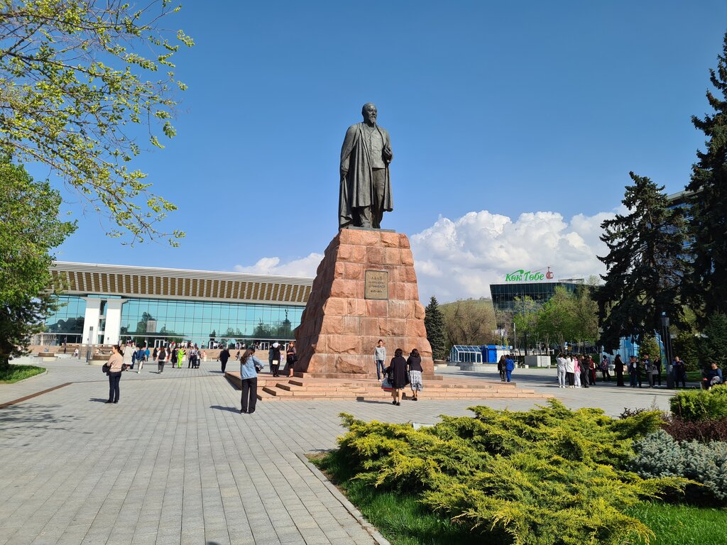 Памятник, мемориал Абай Кунанбаев, Алматы, фото
