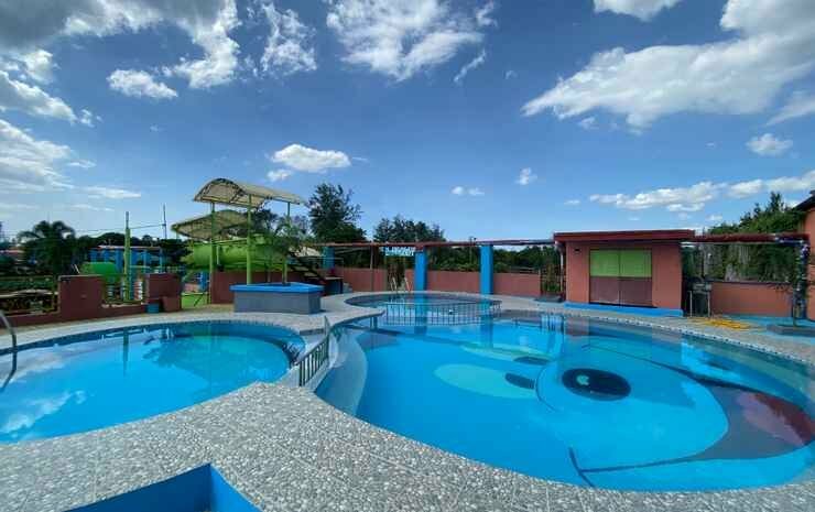 Hotel RedDoorz Plus @ Lhexlyn Resort San Narciso, Province of Zambales, photo