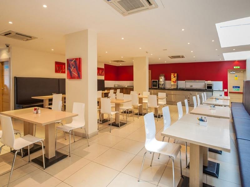 Фото Travelodge London Central Aldgate East