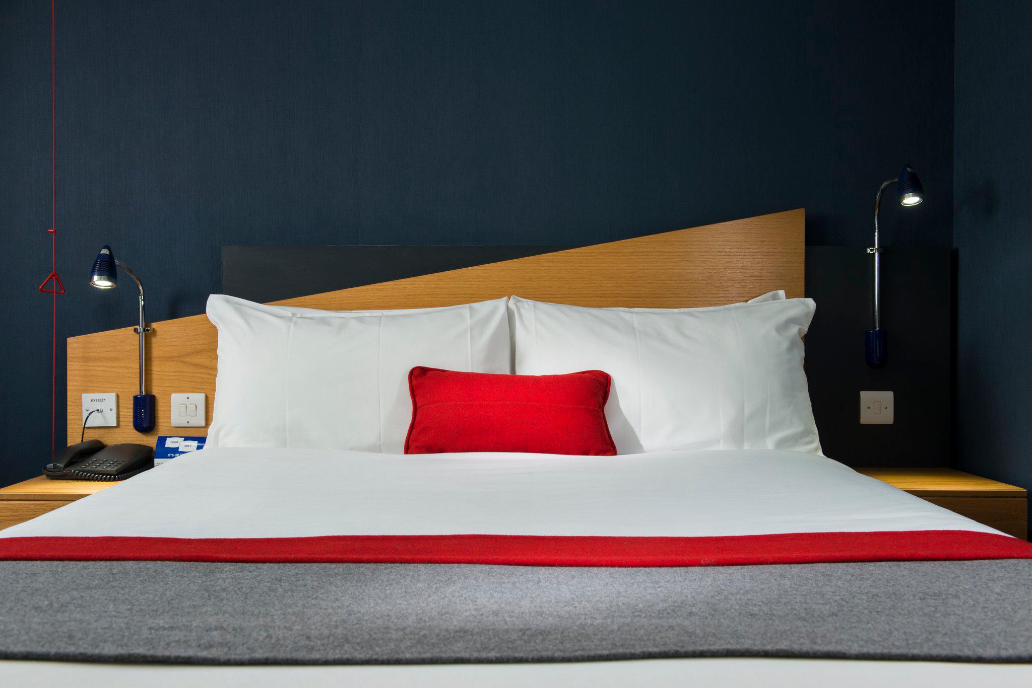 Фото Holiday Inn Express Birmingham - Oldbury, an Ihg Hotel