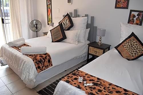 Фото Oppi Hoek Guesthouse