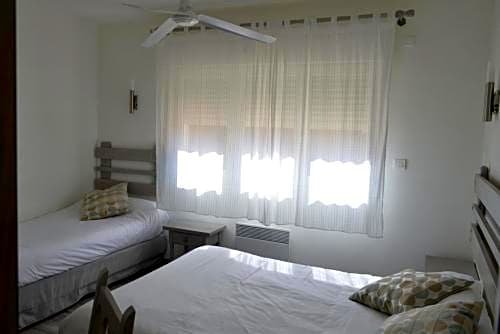 Фото Hôtel Les Mimosas