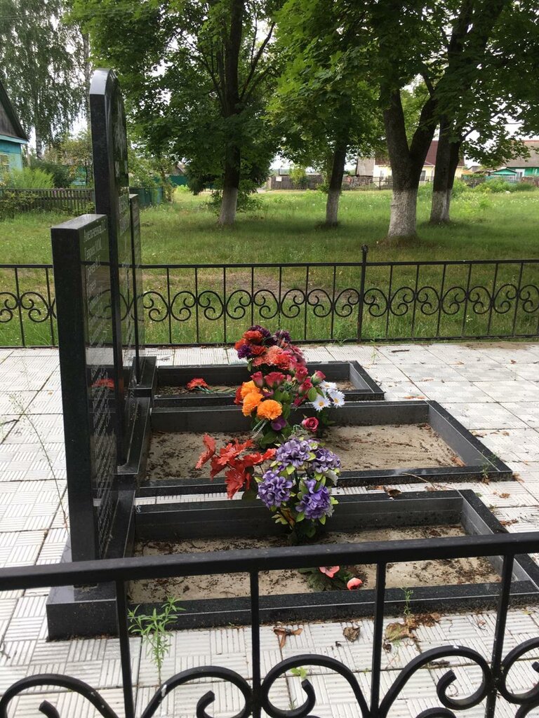Monument, memorial Братская могила партизан, погибших в боях с немецко-фашистскими захватчиками, Bryansk Oblast, photo