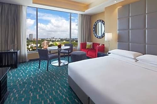 Фото Renaissance Bengaluru Race Course Hotel