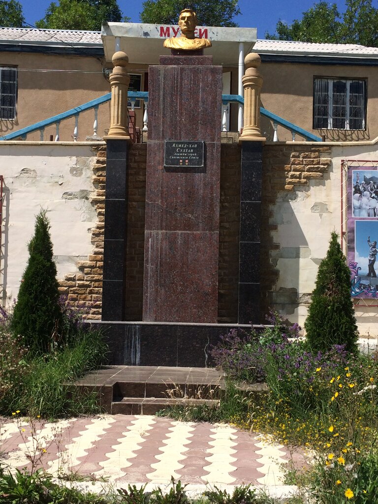 Monument, memorial Дважды Герой Советского Союза Ахмед Хан Султан, Republic of Dagestan, photo