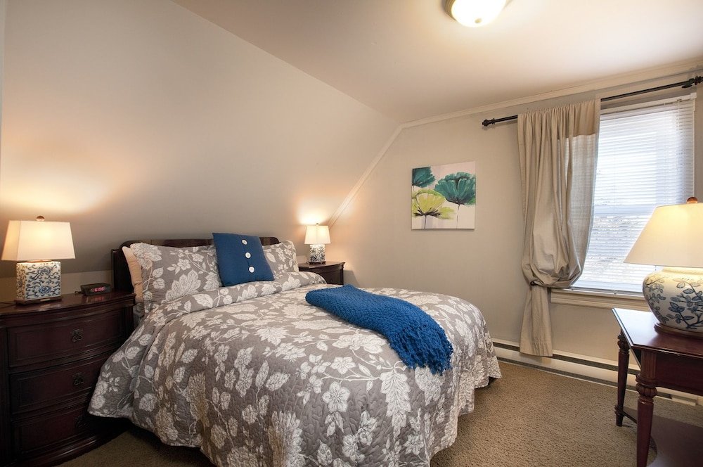 Фото Inn by The Bay