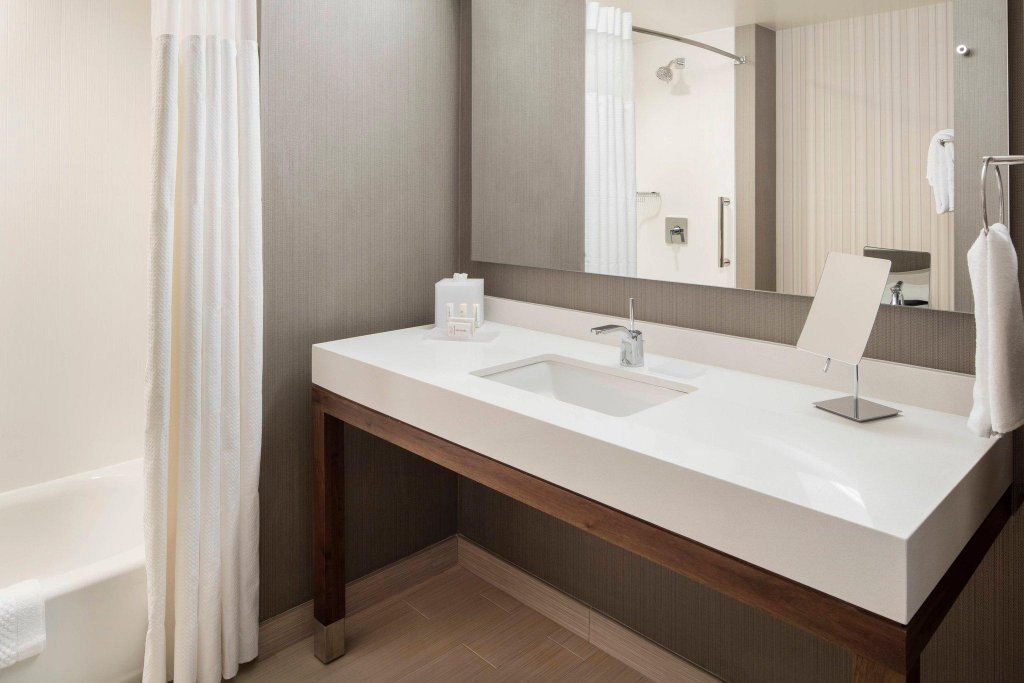 Фото Courtyard by Marriott Prince George