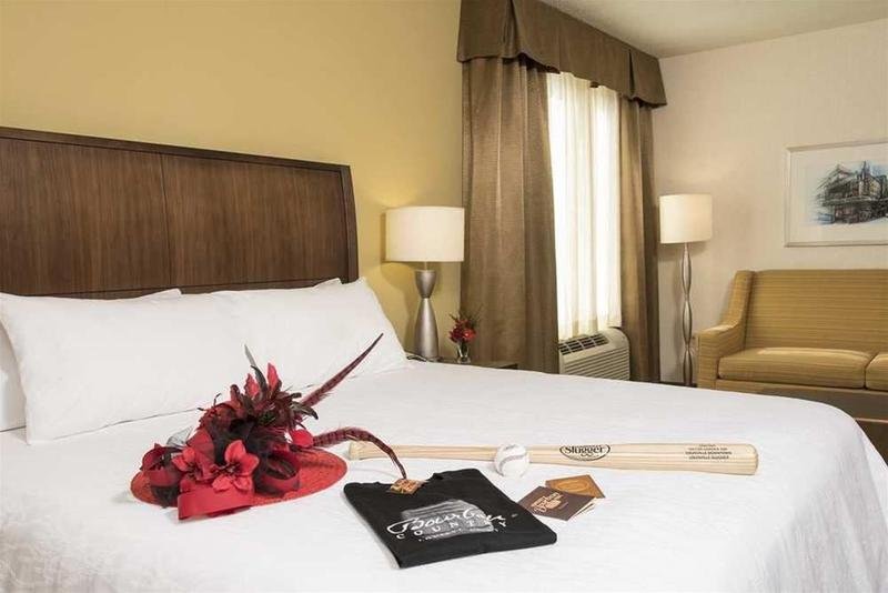 Фото Hilton Garden Inn Louisville Downtown