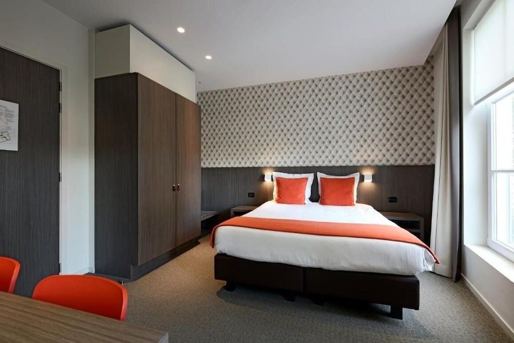 Фото Square Hotel