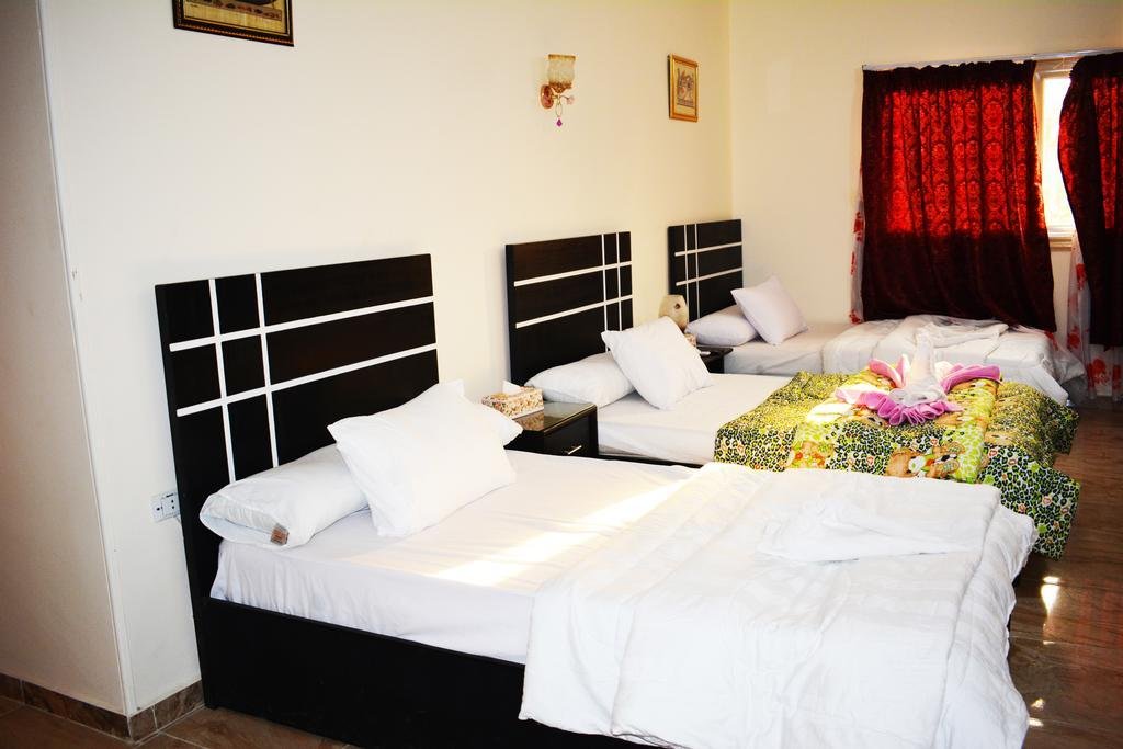 Фото Makadi Pyramids View