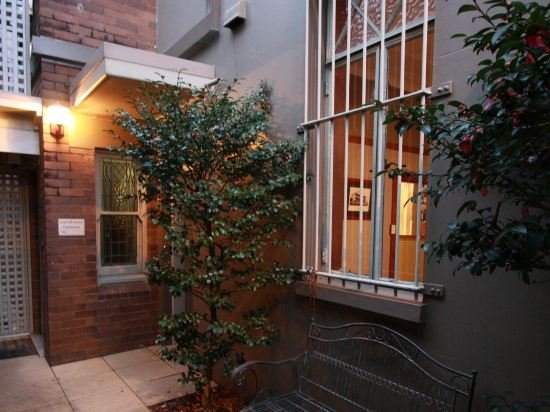 Фото The Bank Guesthouse