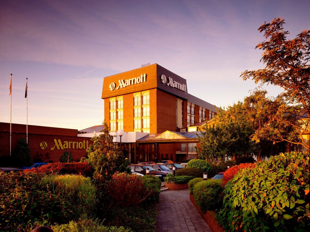 Фото Delta Hotels by Marriott Heathrow Windsor