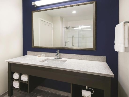 Фото La Quinta Inn & Suites by Wyndham Spokane Downtown