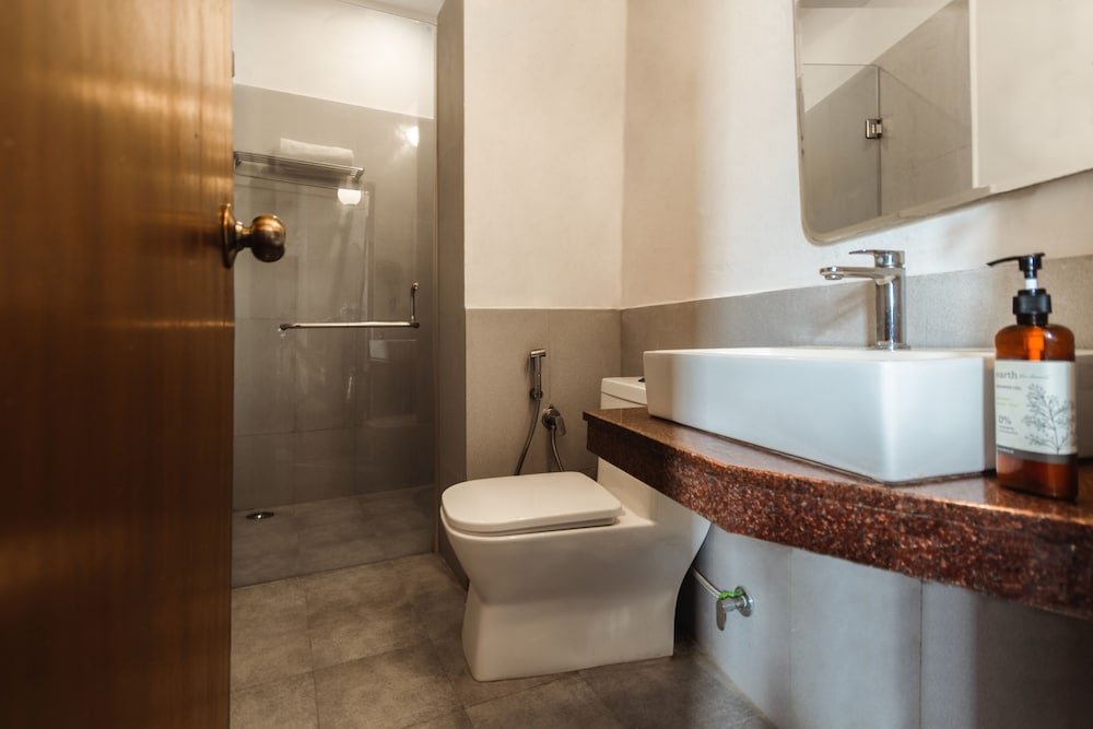 Фото Minimalist Poshtel & Suites