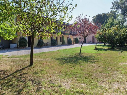 Апартаменты Cozy Cottage in Portomaggiore near Lake
