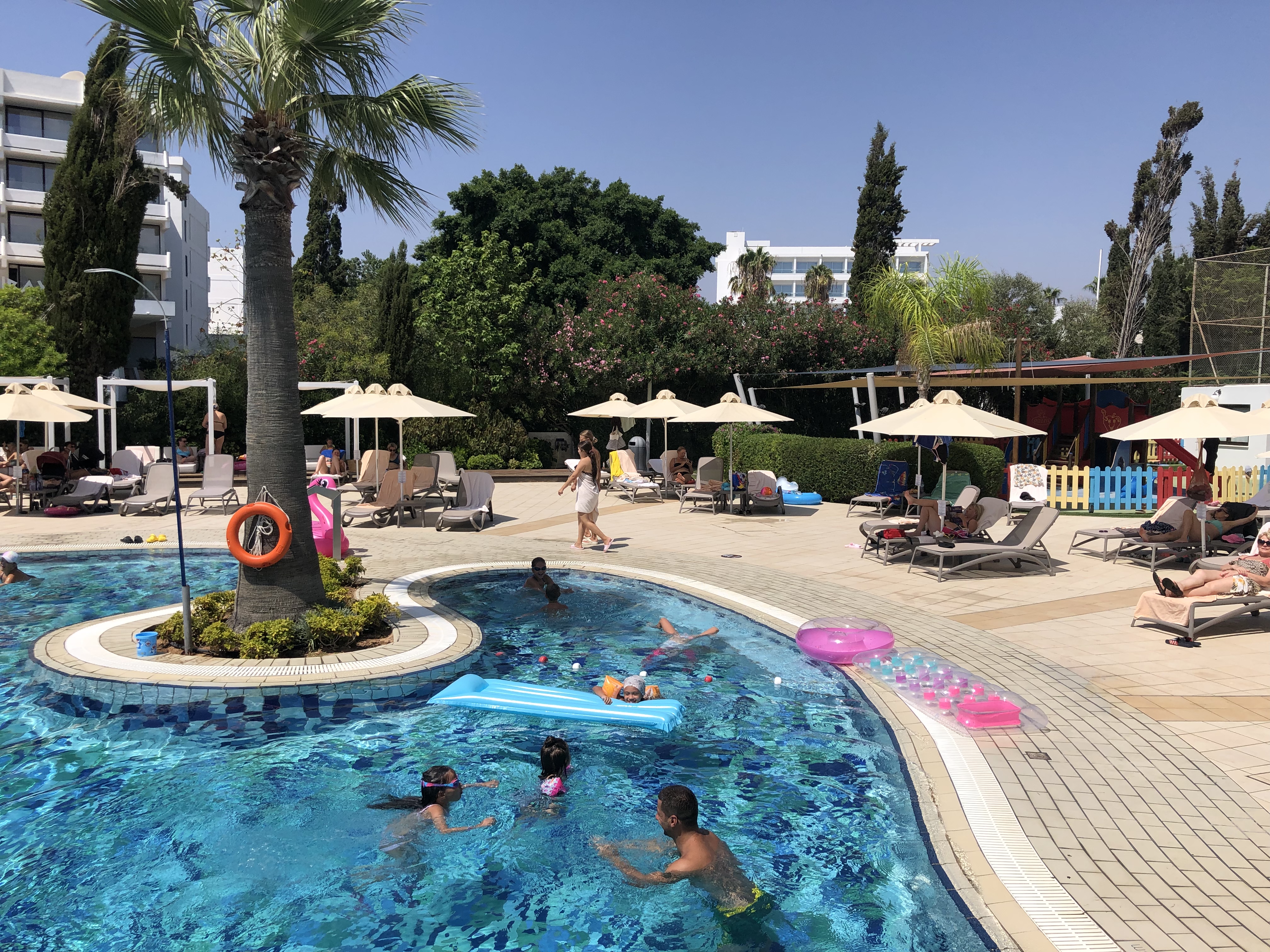 Фото отеля 2