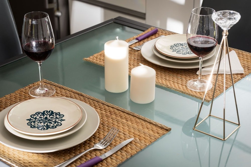 Фото Fantastic 2bd City Center Apt w Balcony