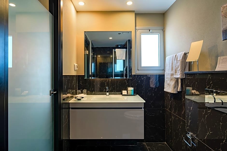 Фото Play Seaport Suite Hotel Tel Aviv