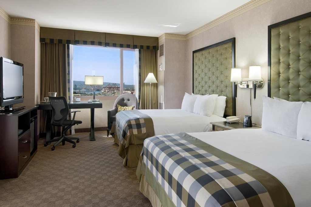 Фото Hilton Long Beach Hotel