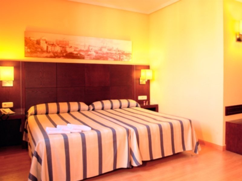 Фото Hotel Porcel Ganivet