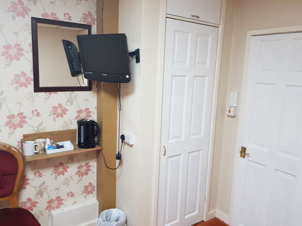 Фото The Albany Hotel