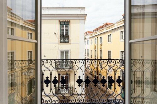Гостиница Alfama Design Suites Guesthouse в Лиссабоне