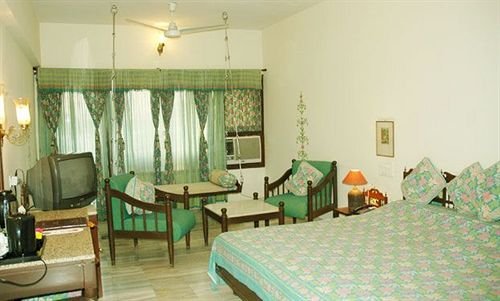 Фото Hotel Hilltop Palace