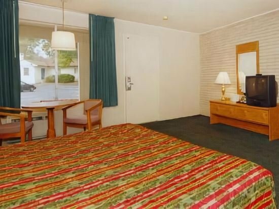 Гостиница Azalea Inn & Suites в Уилмингтоне