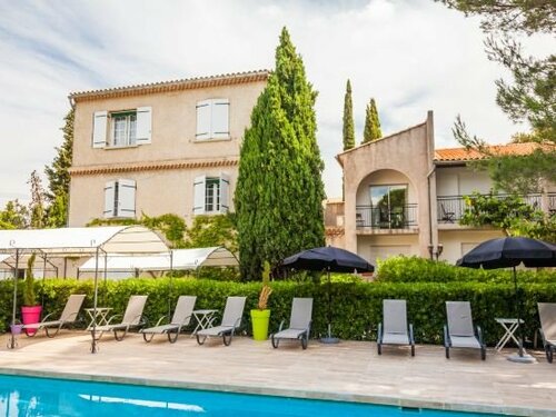 Гостиница Hôtel Le Petit Manoir в Ниме