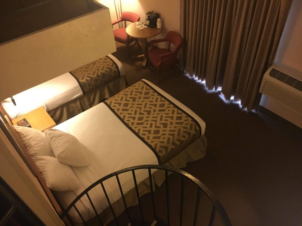 Фото RiverTree Inn & Suites