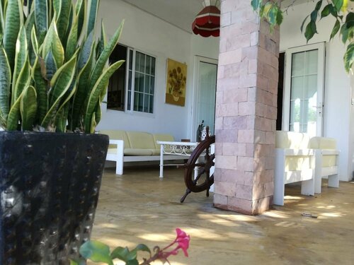 Гостиница Bahama Breeze Beach Apartment B&b