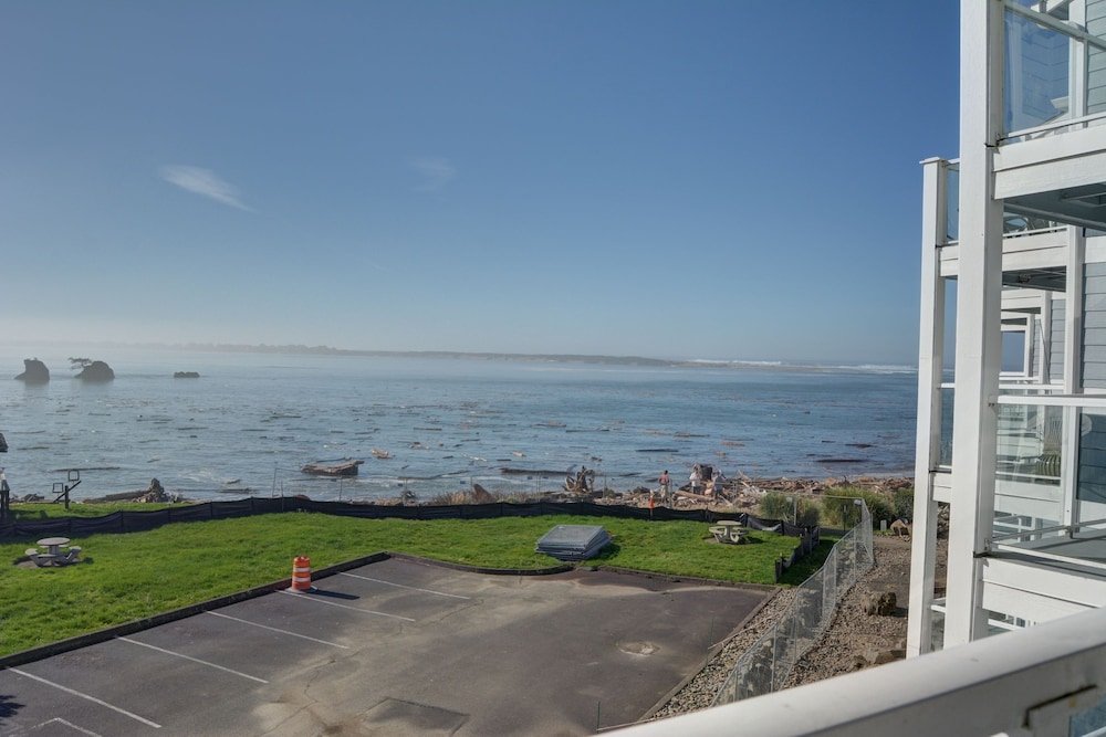 Фото Waters Edge 302