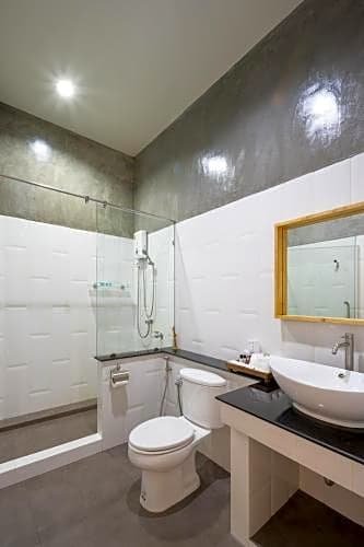 Фото The Iconic Hotel