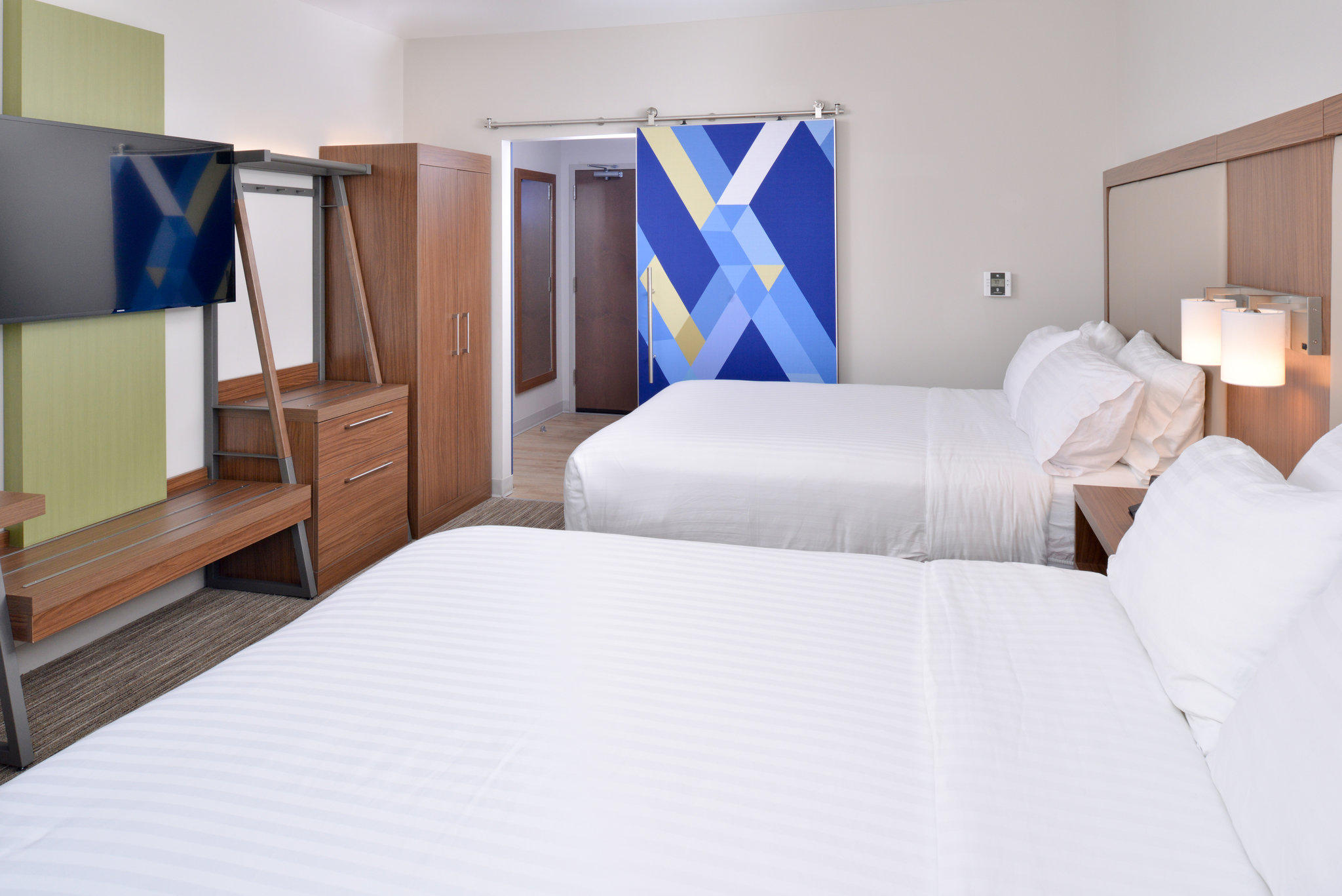 Фото Holiday Inn Express & Suites Madison, an Ihg Hotel