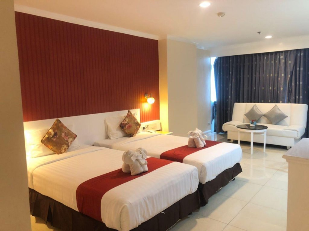 Фото Bay Hotel Srinakarin