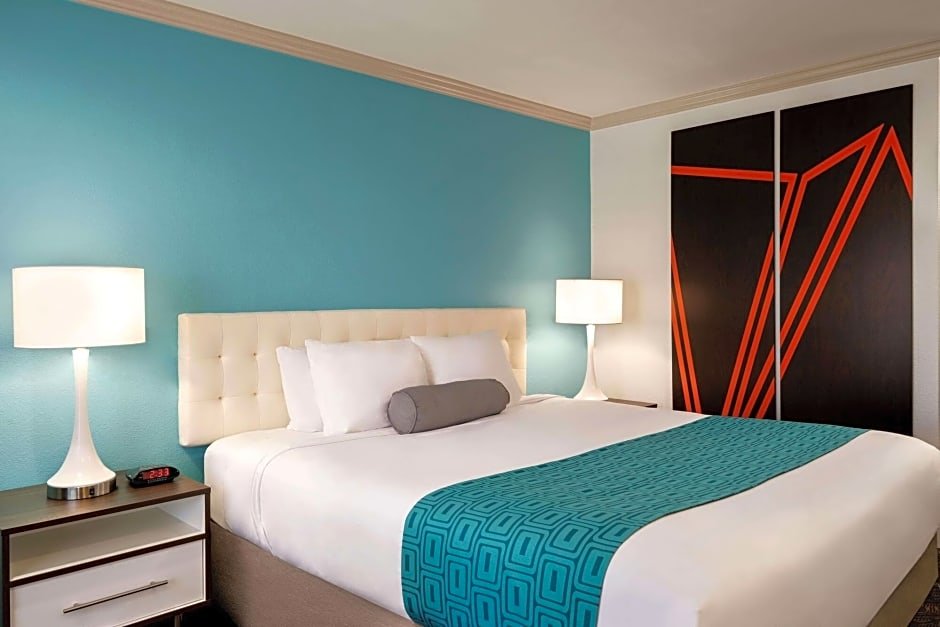 Фото Howard Johnson by Wyndham San Diego State University Area