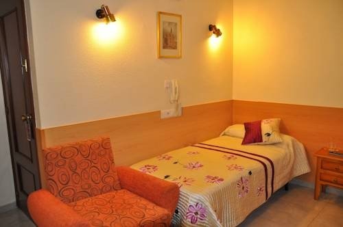 Фото Hostal Ramón y Cajal