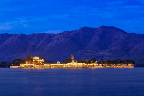 Гостиница Jagmandir Island Palace в Удайпуре
