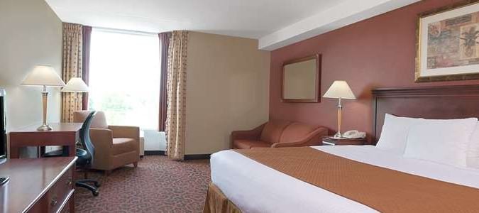 Фото Ramada by Wyndham Niagara Falls/Fallsview