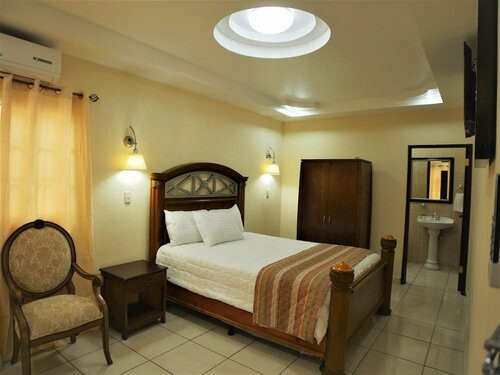 Гостиница Hotel Carnaval в Ла-Сейба