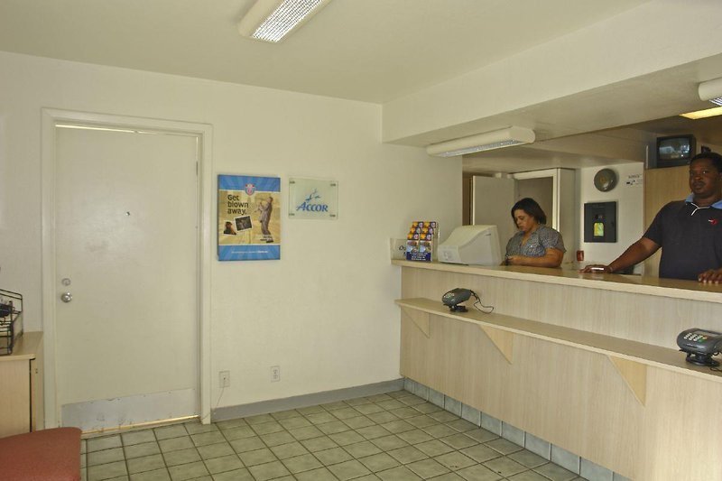 Фото Super 7 Inn