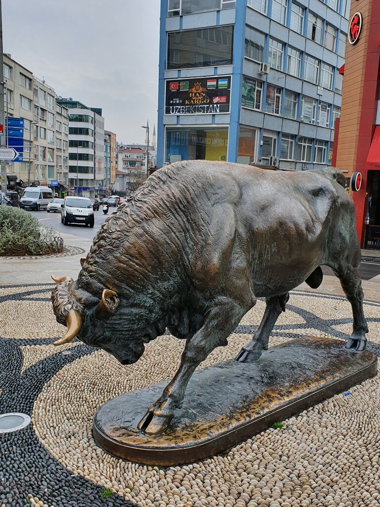 Genre sculpture Kadıköy Bull Statue, Kadikoy, photo