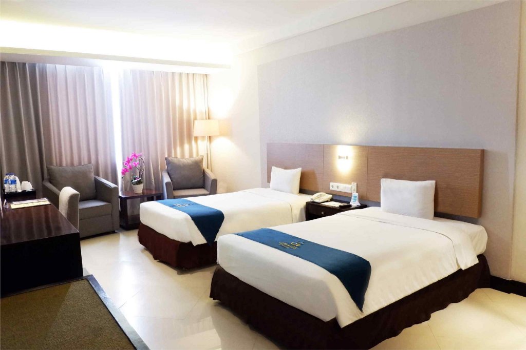 Фото Grage Hotel Cirebon